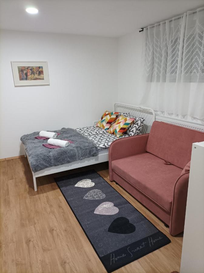 Apartma Juli Zirovnica Luaran gambar