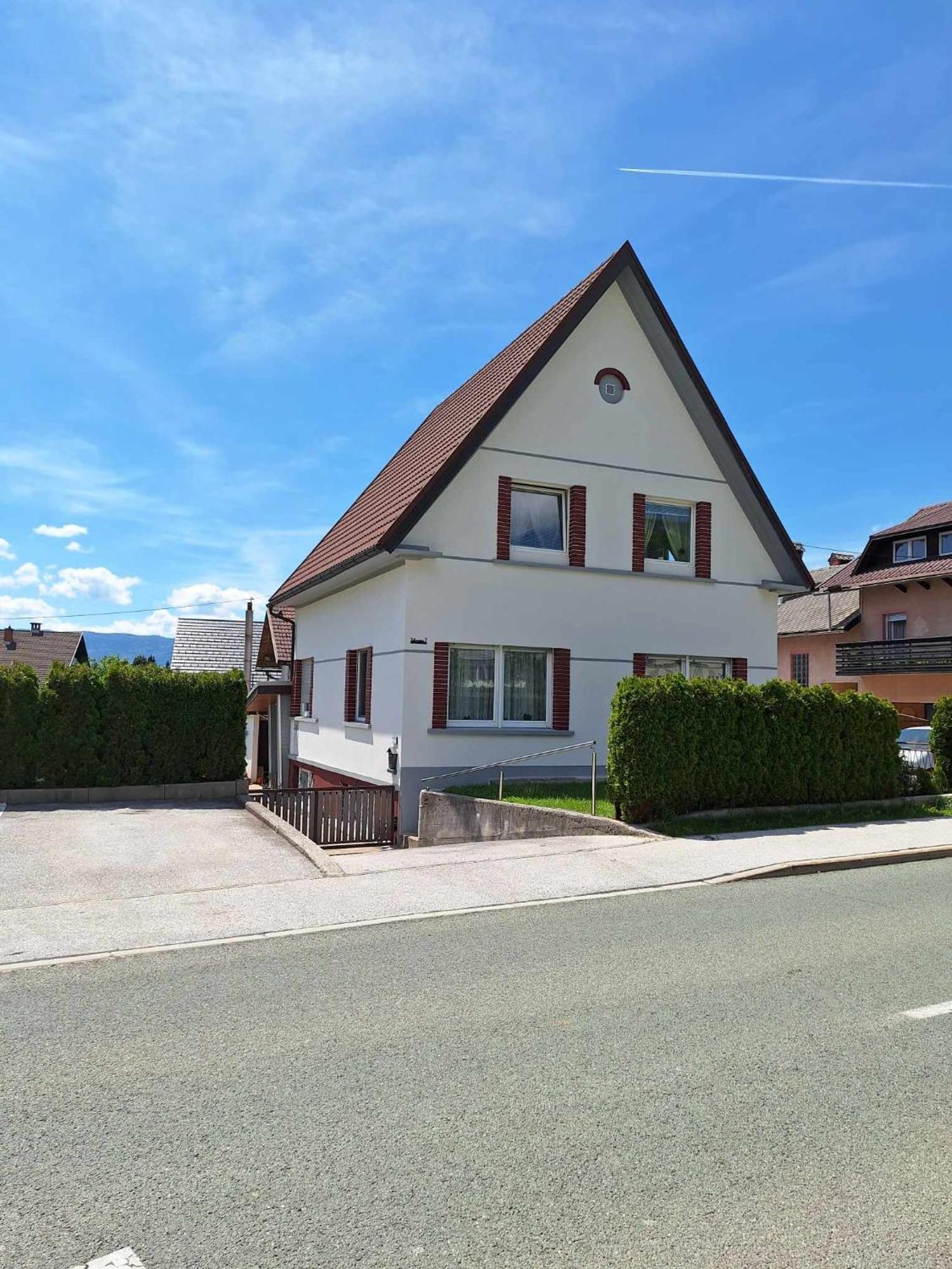 Apartma Juli Zirovnica Luaran gambar
