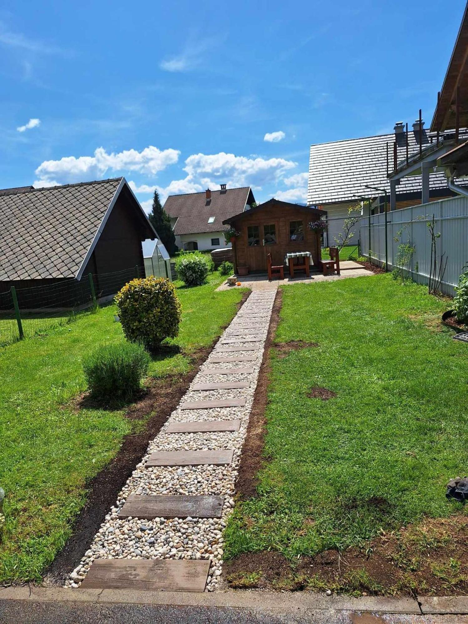 Apartma Juli Zirovnica Luaran gambar